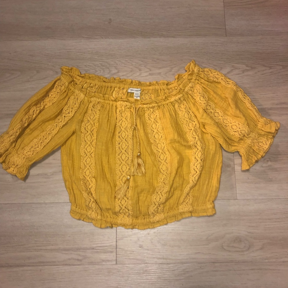 Cute off the shoulder crop top!!